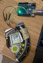 Commanderin vaihtomekaniikan tutkiminen vaati sen kytkemistä Arduinoon.